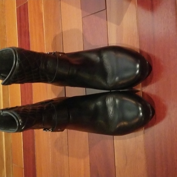 Host pick! New Munro just above ankle boots in black leather, size 6W - Picture 2 of 5